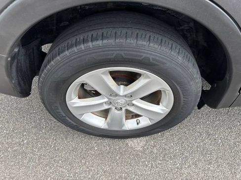 Used 2014 Toyota RAV4 XLE AWD/4WD image 9