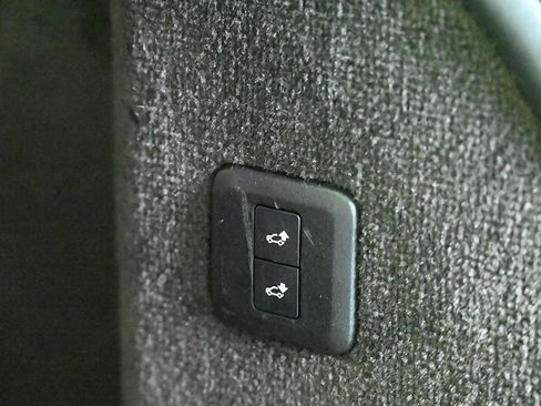 Used 2020 Land Rover Range Rover Sport SE image 24