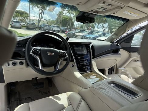 Used 2018 Cadillac Escalade Luxury AWD/4WD image 35