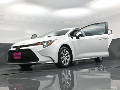 Used 2024 Toyota Corolla LE FWD image 28