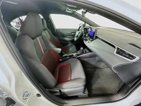 Used 2025 Toyota Corolla SE image 27