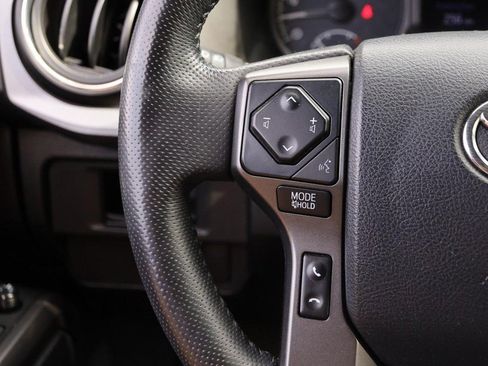 Used 2019 Toyota Tacoma TRD Off-Road AWD/4WD image 12