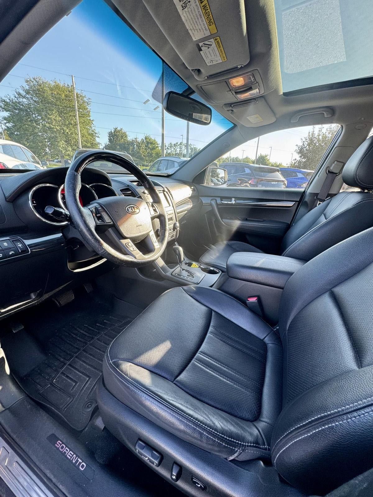 Used 2013 Kia Sorento SX w/ SX Premium Pkg AWD/4WD image 17