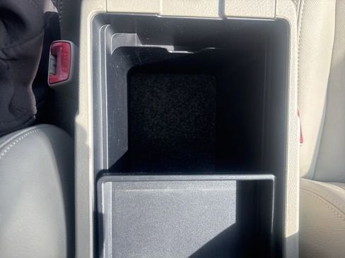 Used 2010 Toyota Camry LE image 25