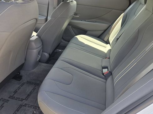 Certified 2025 Hyundai Elantra SEL FWD image 11