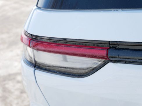 Used 2023 Jeep Grand Cherokee Limited w/ Black Appearance Package image 17