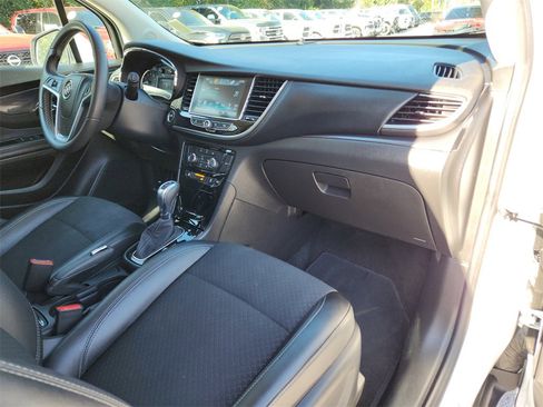 Used 2021 Buick Encore Preferred image 10