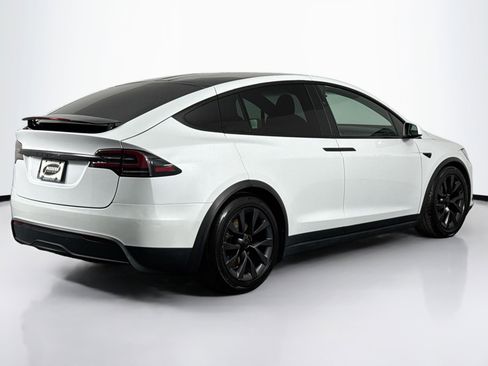 Used 2023 Tesla Model X image 11