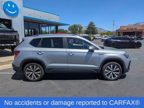 Used 2022 Volkswagen Taos SE AWD/4WD image 2