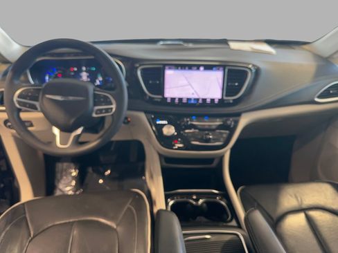 Used 2023 Chrysler Pacifica Limited FWD image 33