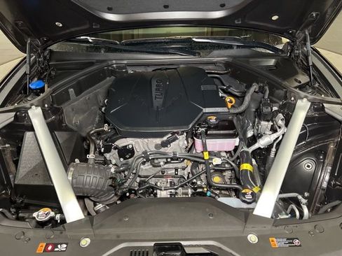 Used 2025 Genesis G70 2.5T image 16