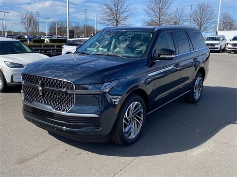 New 2026 Lincoln Navigator Reserve image 3