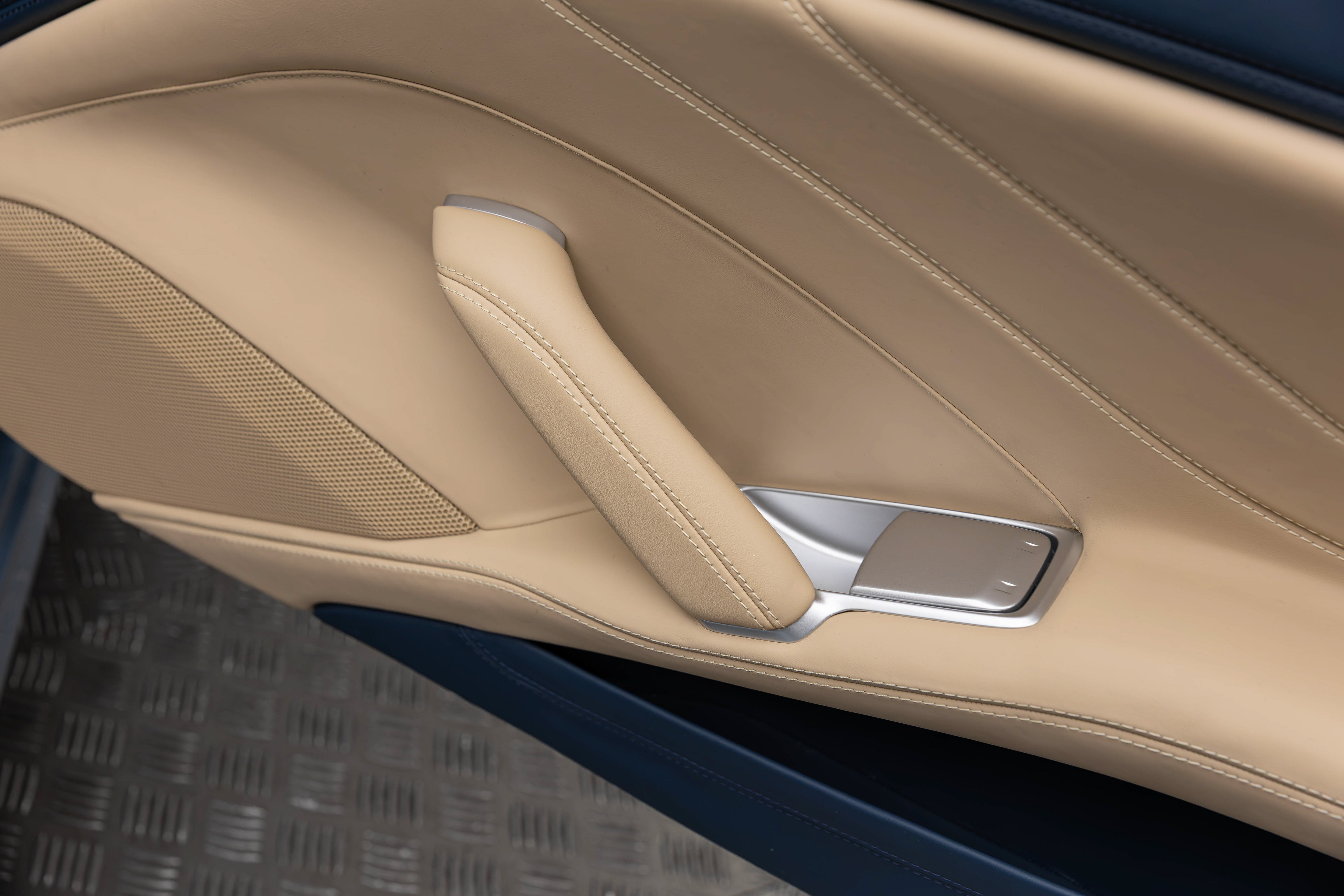 Certified 2015 Ferrari California T RWD image 43