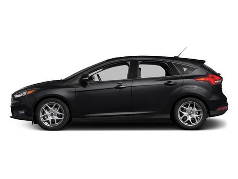 Used 2017 Ford Focus SE w/ Cold Weather Package FWD image 3