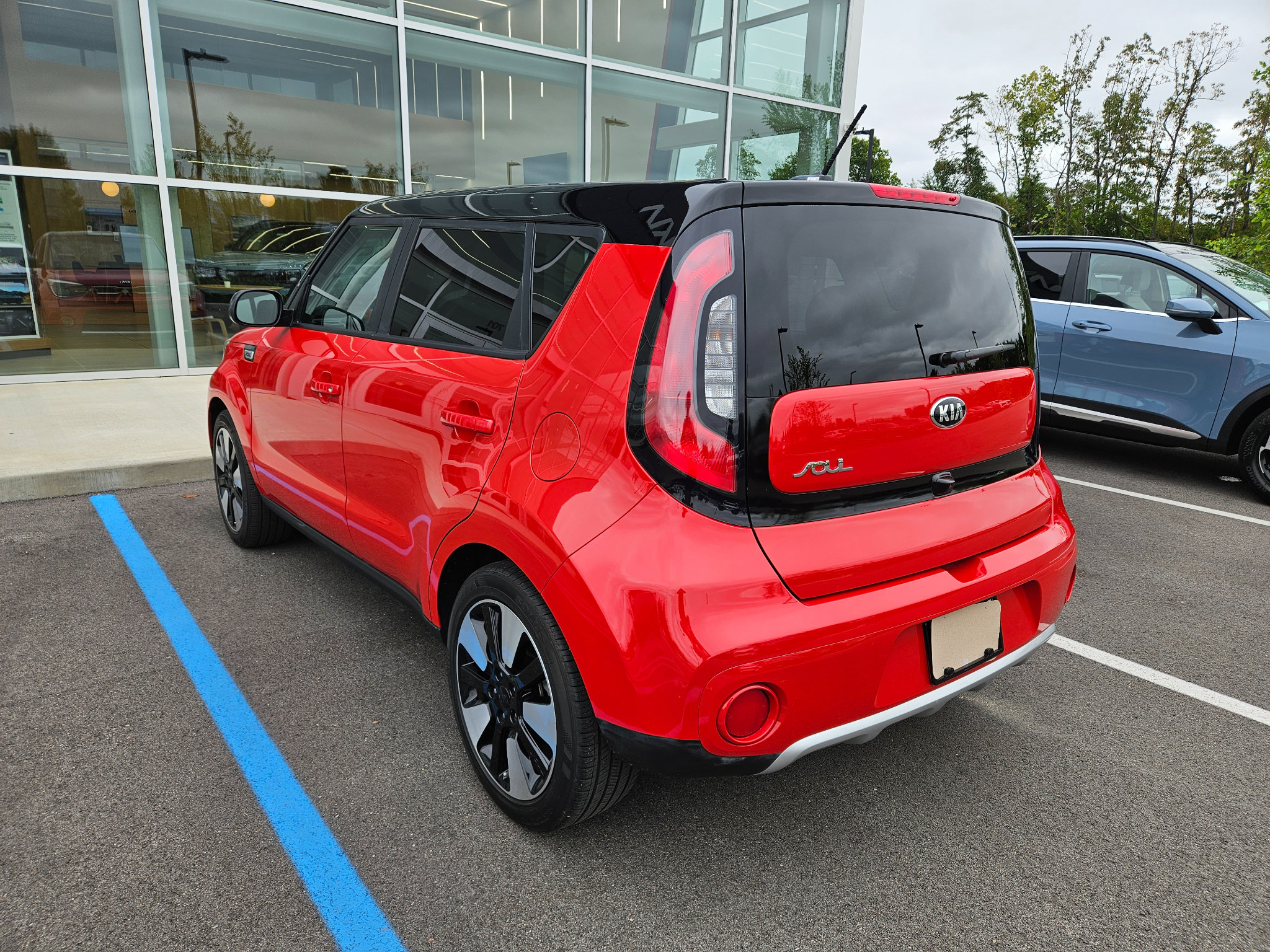 Used 2017 Kia Soul + w/ Designer's Package FWD image 5