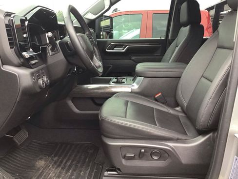 Used 2025 Chevrolet Silverado 2500 LTZ w/ Trail Boss Package AWD/4WD image 9