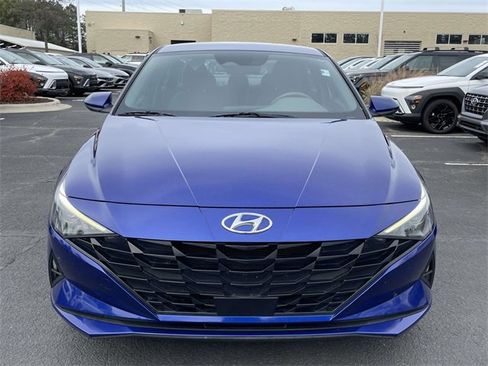 Certified 2023 Hyundai Elantra SEL w/ Convenience Package image 2