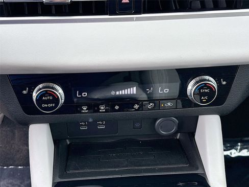 Used 2025 Mitsubishi Outlander SE FWD image 16