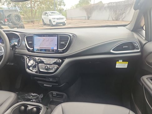 New 2026 Chrysler Pacifica Select image 20