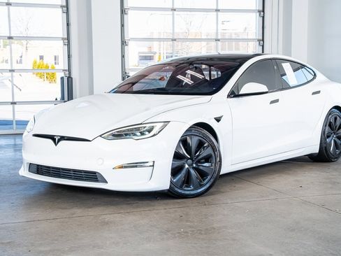 Used 2022 Tesla Model S image 2