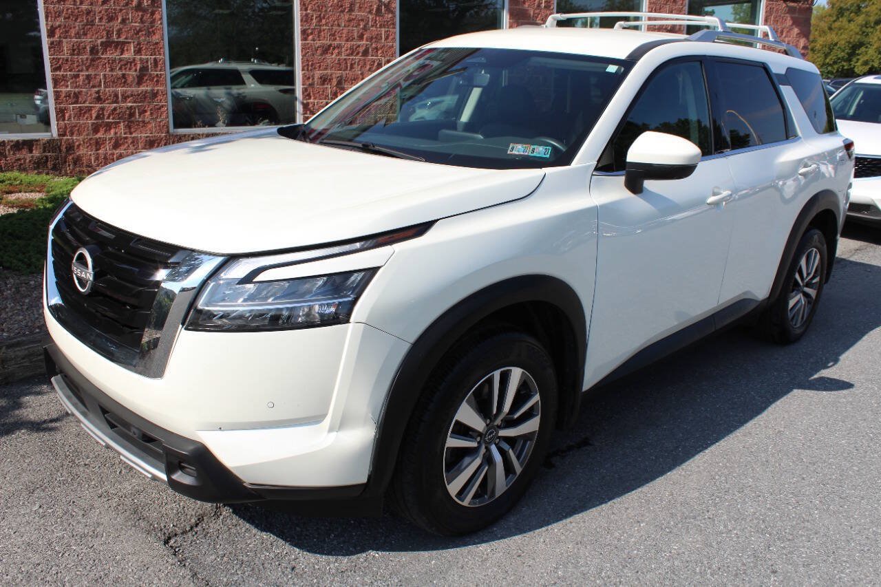 Used 2024 Nissan Pathfinder SL AWD/4WD image 2
