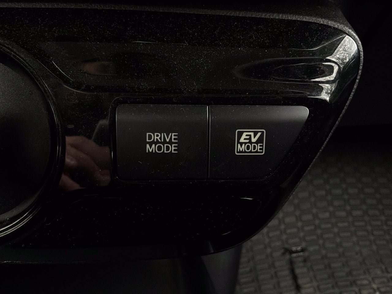 Used 2021 Toyota Prius LE FWD image 25
