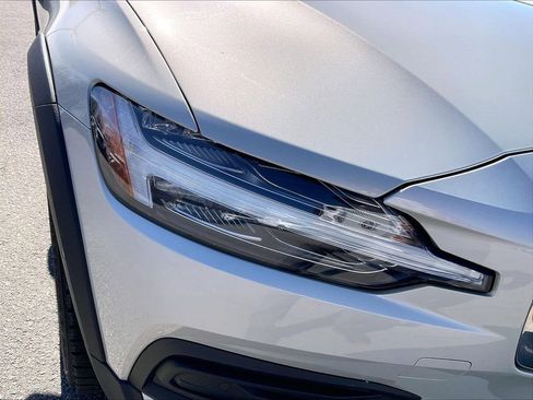 Used 2020 Volvo V60 T5 Cross Country w/ Protection Package image 30