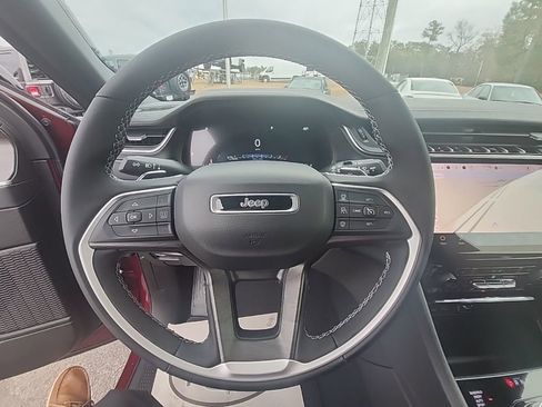 New 2025 Jeep Grand Cherokee Limited image 10