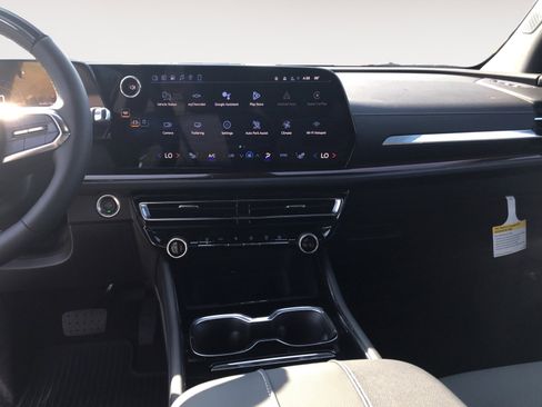 New 2026 Chevrolet Traverse Z71 w/ Enhanced Driving Package image 11