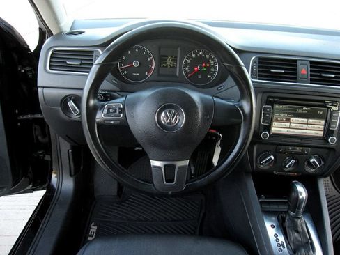 Used 2012 Volkswagen Jetta SE FWD image 19