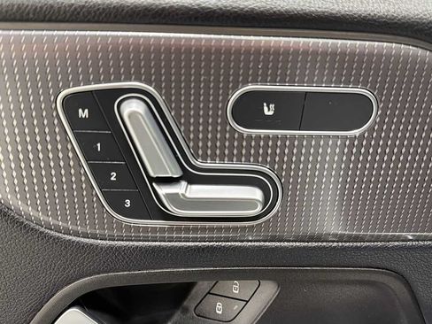 Used 2022 Mercedes-Benz GLB 250 4MATIC image 14