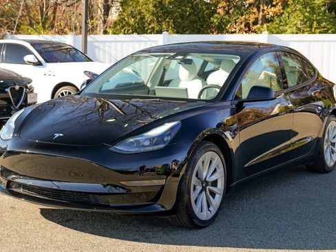 Used 2023 Tesla Model 3 Standard Range image 3