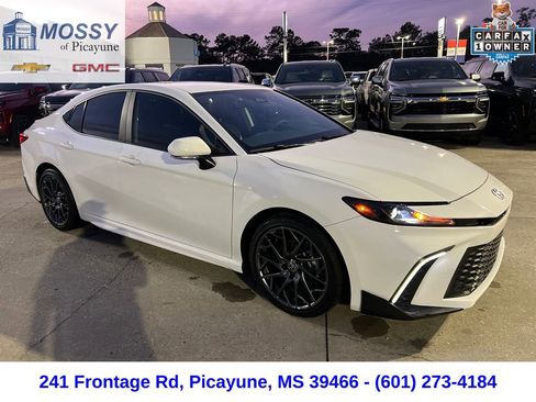 Used 2025 Toyota Camry LE image 7