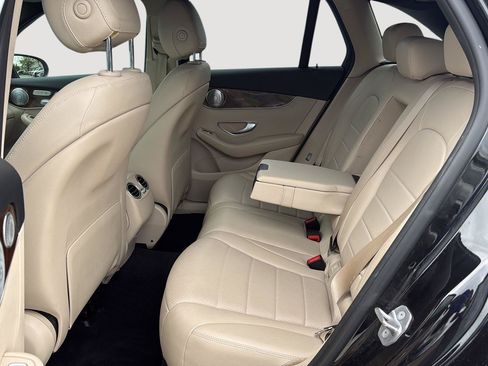 Used 2017 Mercedes-Benz GLC 300 4MATIC image 16