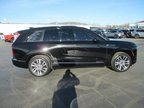 Used 2026 Cadillac Vistiq Sport w/ LPO, Floor Liner Package image 4