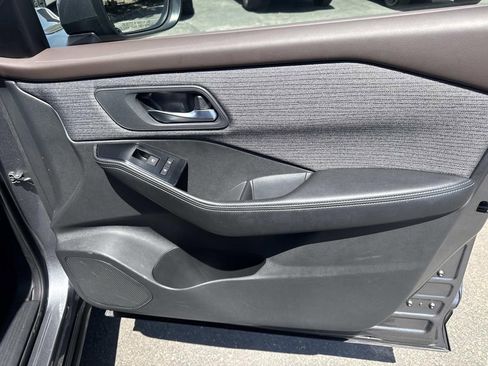 Used 2022 Nissan Rogue SV FWD image 26