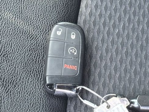 Used 2025 Jeep Compass Latitude AWD/4WD image 24