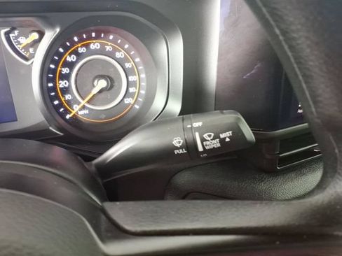 Used 2025 Jeep Gladiator Sport AWD/4WD image 19
