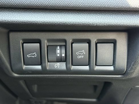 Used 2025 Subaru Outback Premium AWD/4WD image 18