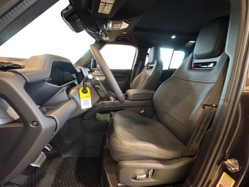 Used 2025 Land Rover Defender 110 AWD/4WD image 8