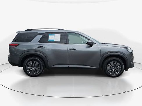 Used 2024 Nissan Pathfinder SV FWD image 5