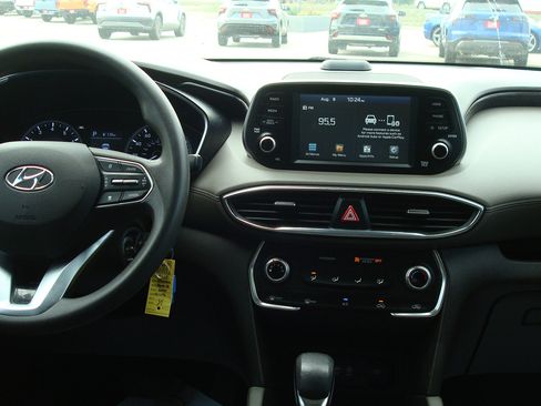 Used 2019 Hyundai Santa Fe SE image 10