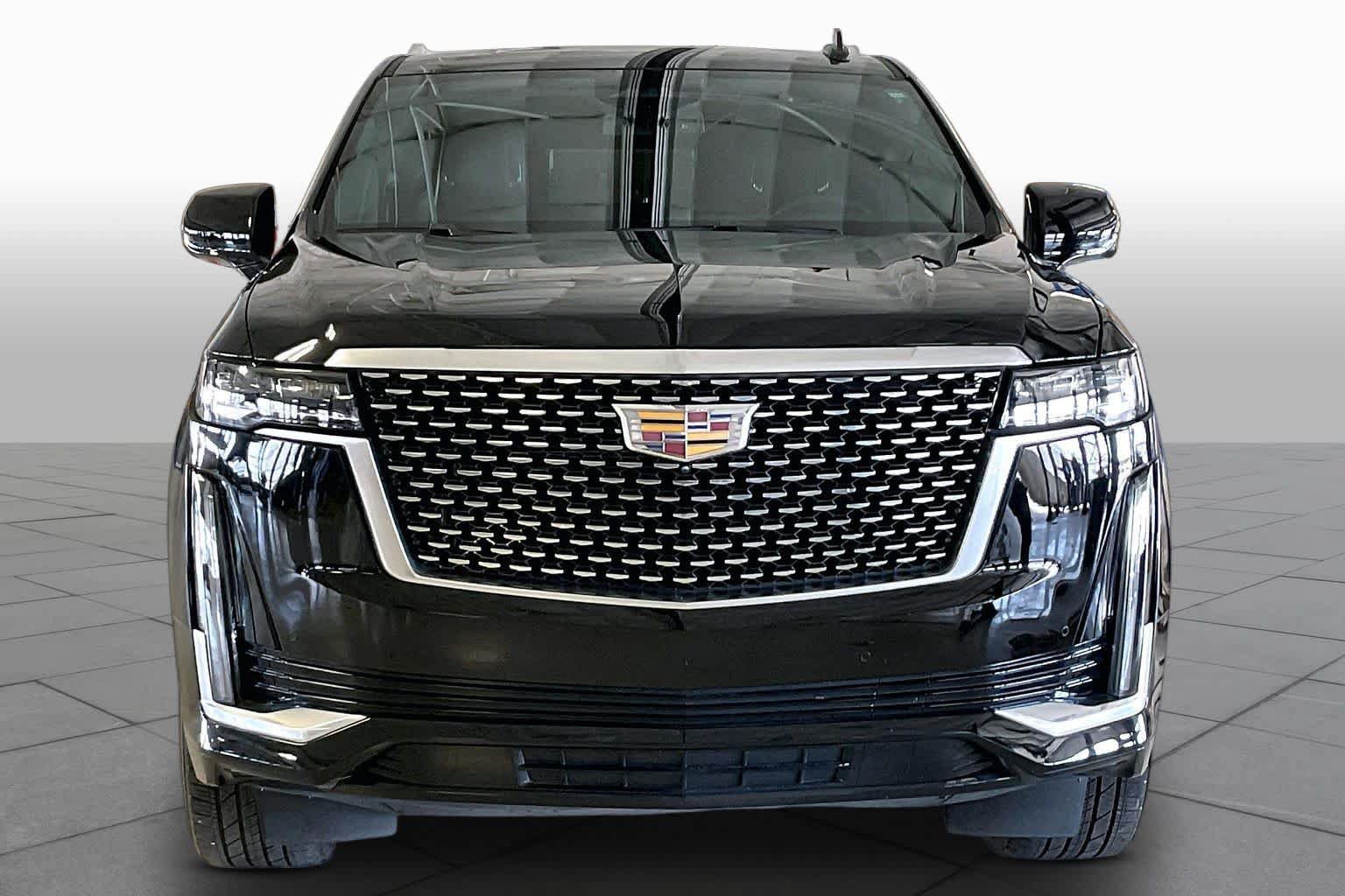 Used 2023 Cadillac Escalade Luxury RWD image 3