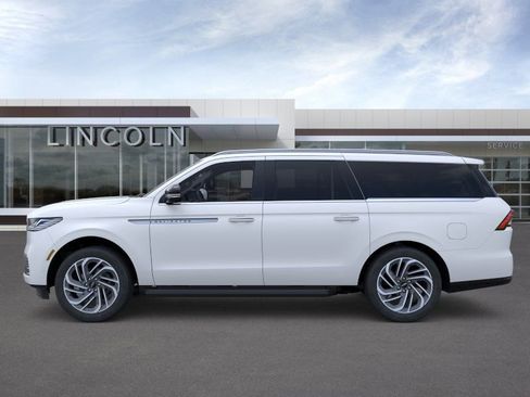 New 2026 Lincoln Navigator L Premier AWD/4WD image 3