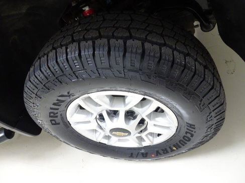 Used 2024 Chevrolet Silverado 2500 LT w/ Convenience Package image 8