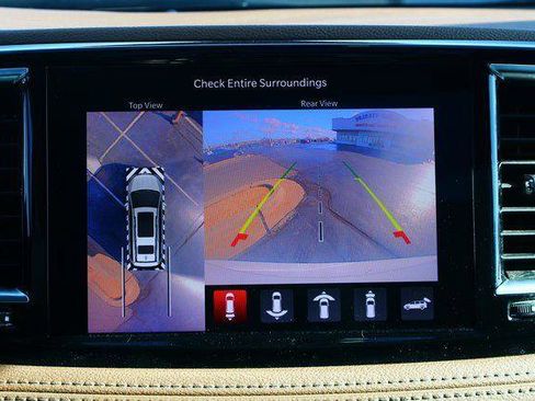 Used 2021 Chrysler Pacifica Limited w/ Uconnect Theater Family Group image 22