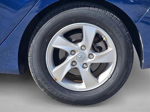 Used 2015 Hyundai Elantra SE image 3