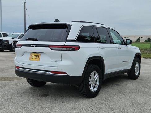 Used 2024 Jeep Grand Cherokee Laredo RWD image 3