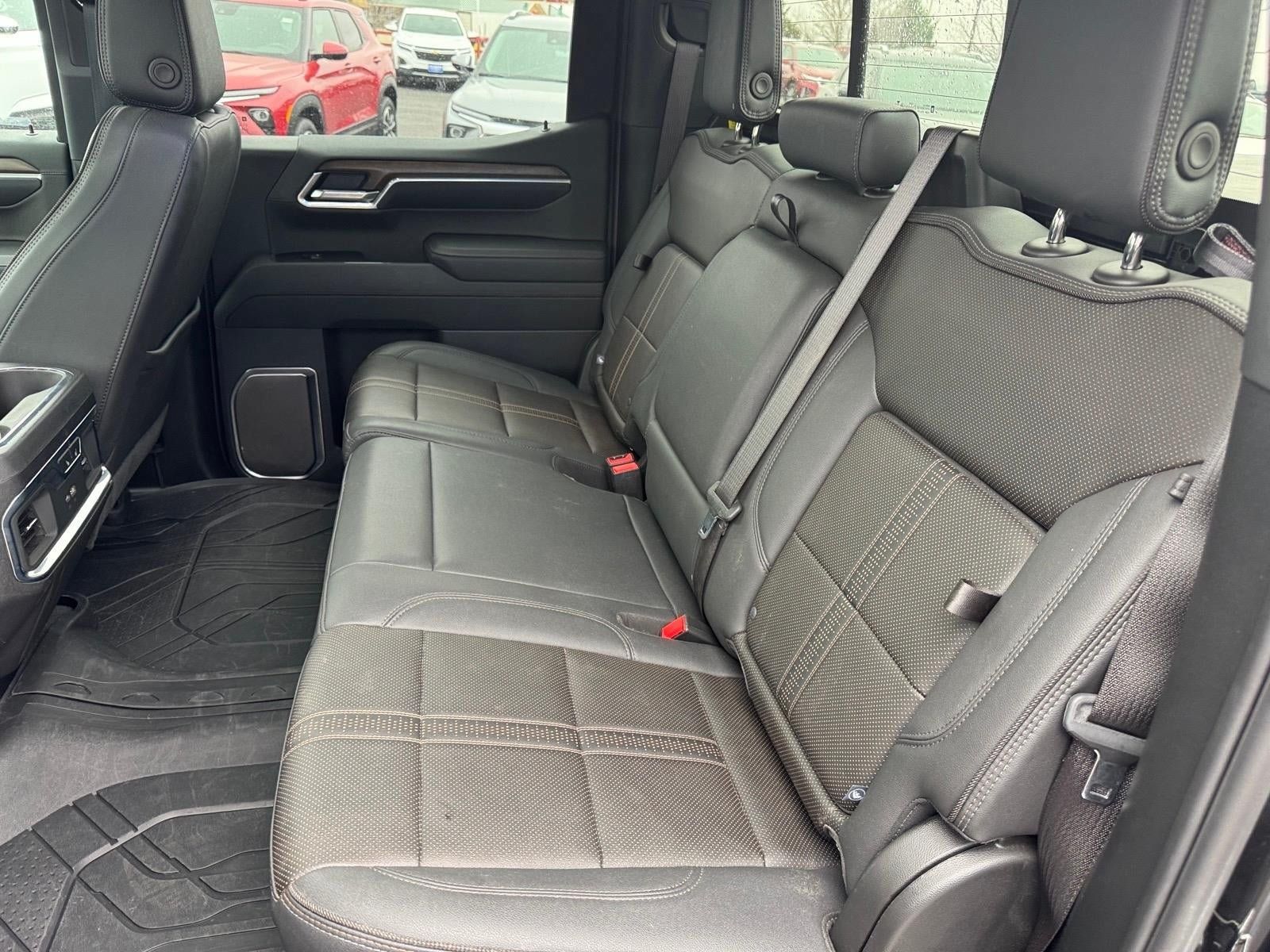 Used 2025 Chevrolet Silverado 1500 High Country w/ High Country Premium Package AWD/4WD image 8