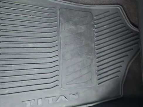 Used 2021 Nissan Titan SV w/ SV Convenience Package image 25